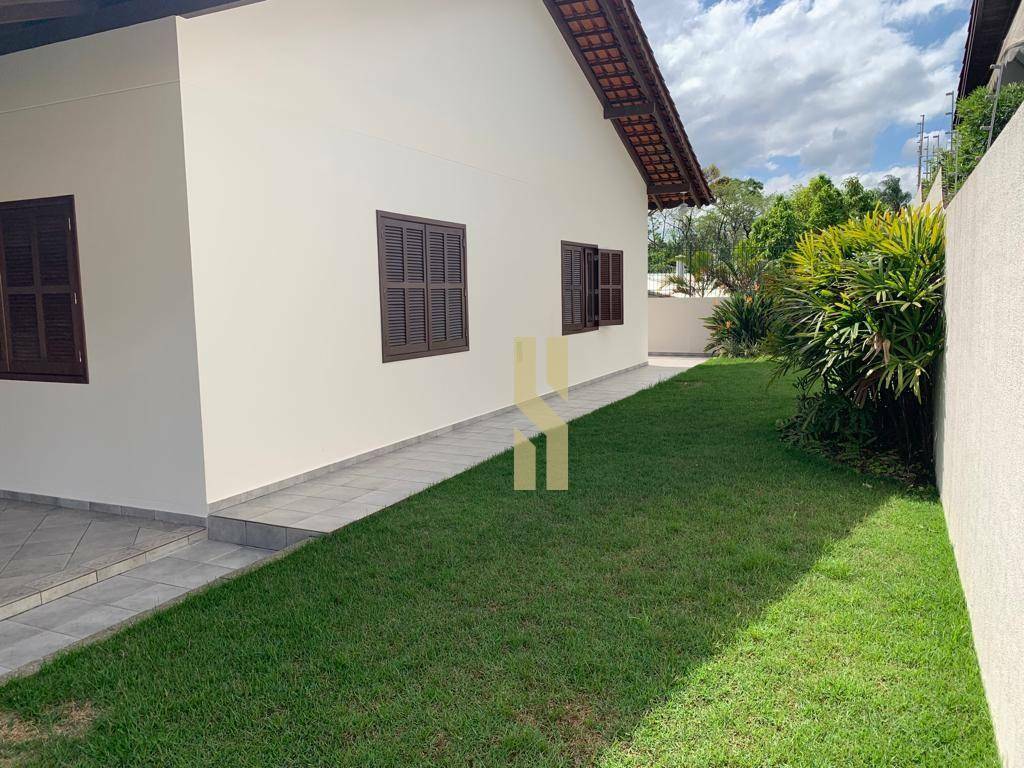 Casa à venda com 3 quartos, 290m² - Foto 3