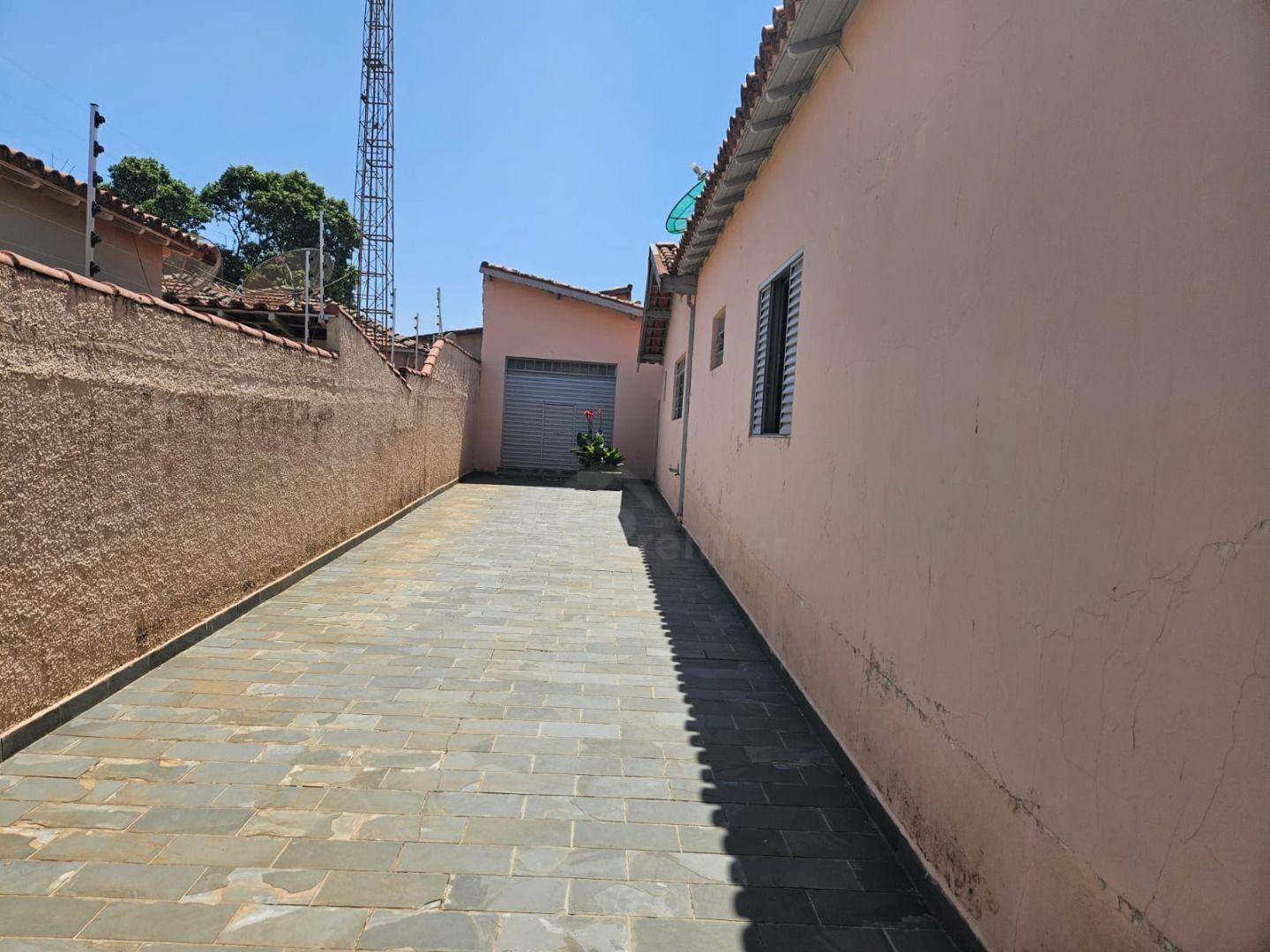 Casa para alugar com 3 quartos, 185m² - Foto 2