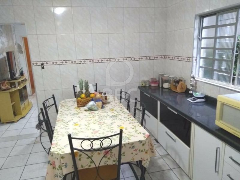 Casa à venda com 2 quartos, 180m² - Foto 6