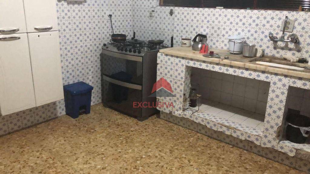 Casa à venda com 3 quartos, 224m² - Foto 8