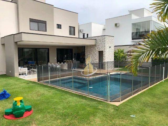 Sobrado à venda com 4 quartos, 320m² - Foto 1