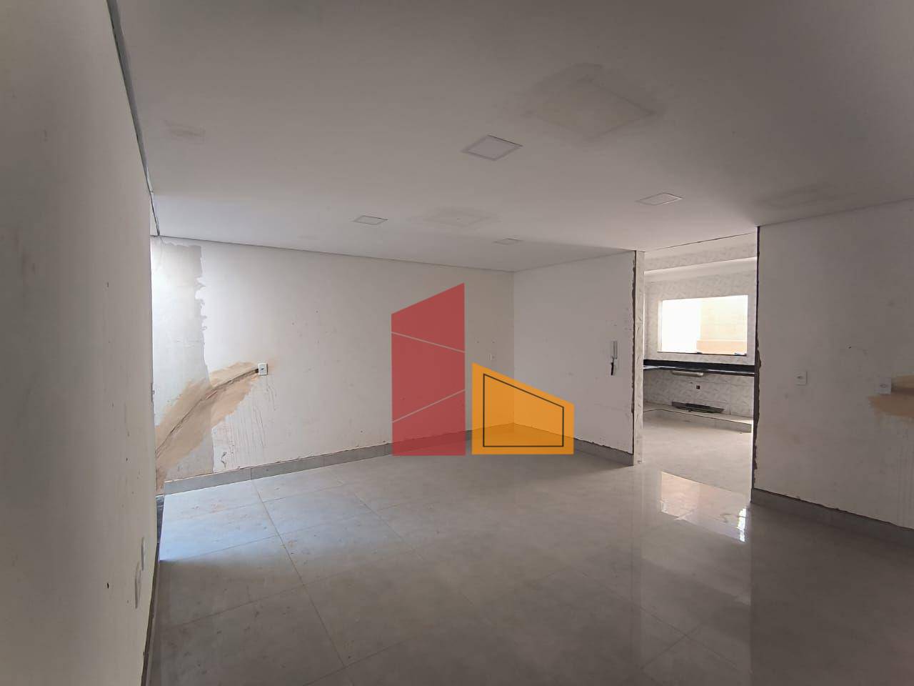 Casa à venda com 2 quartos, 120m² - Foto 1