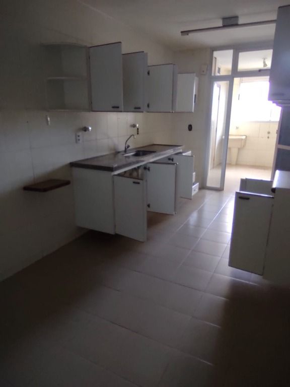 Apartamento à venda com 3 quartos, 162m² - Foto 4