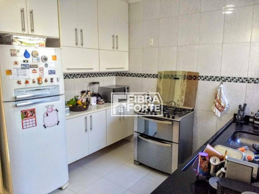 Casa à venda com 3 quartos, 220m² - Foto 5