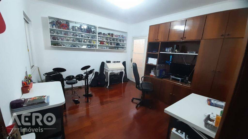 Casa à venda com 3 quartos, 221m² - Foto 9