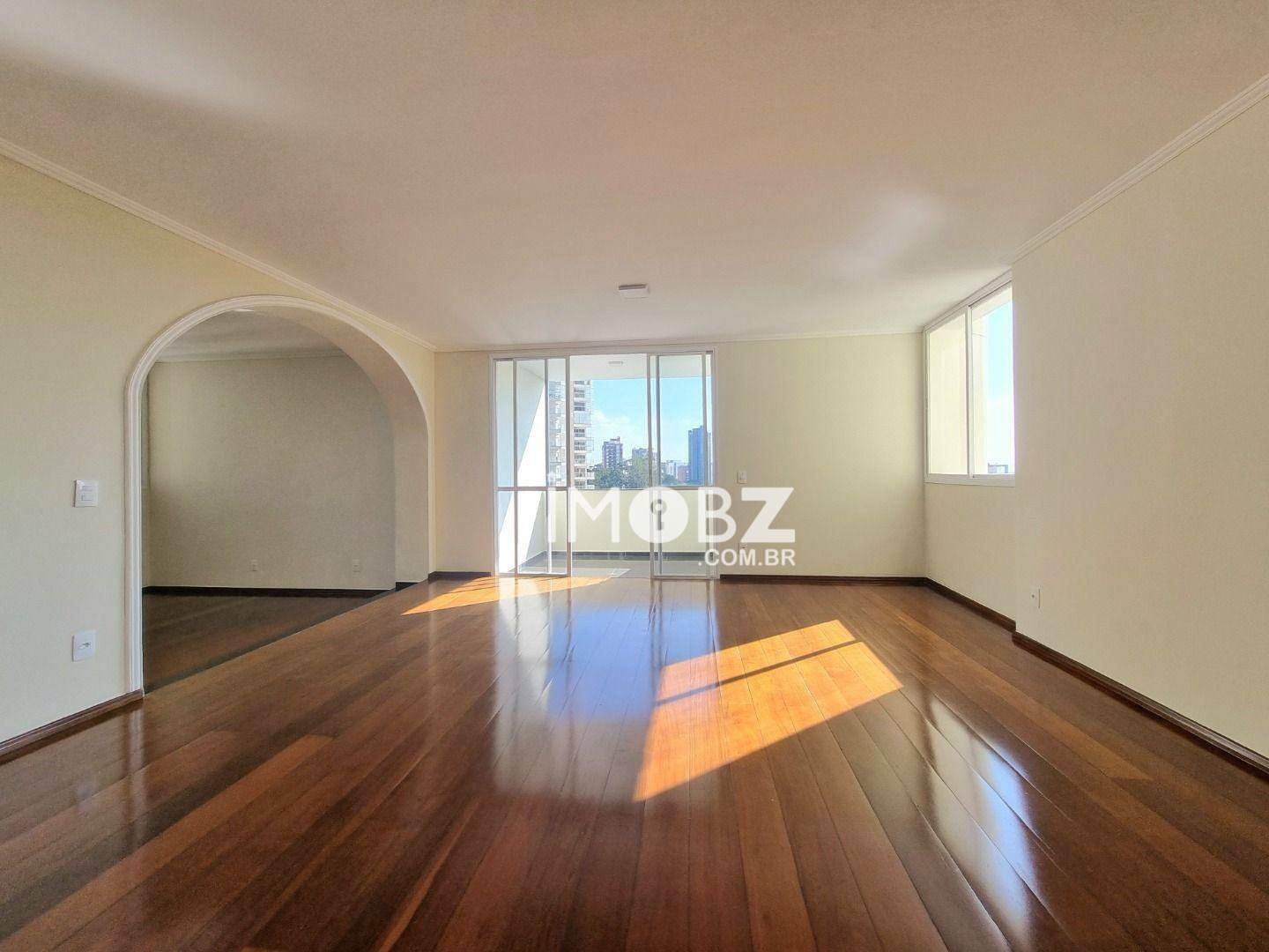 Apartamento à venda com 4 quartos, 211m² - Foto 3