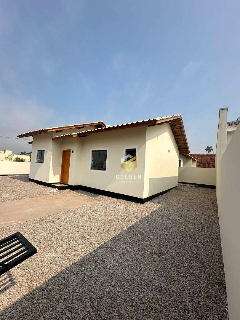 Casa à venda com 3 quartos, 67m² - Foto 1