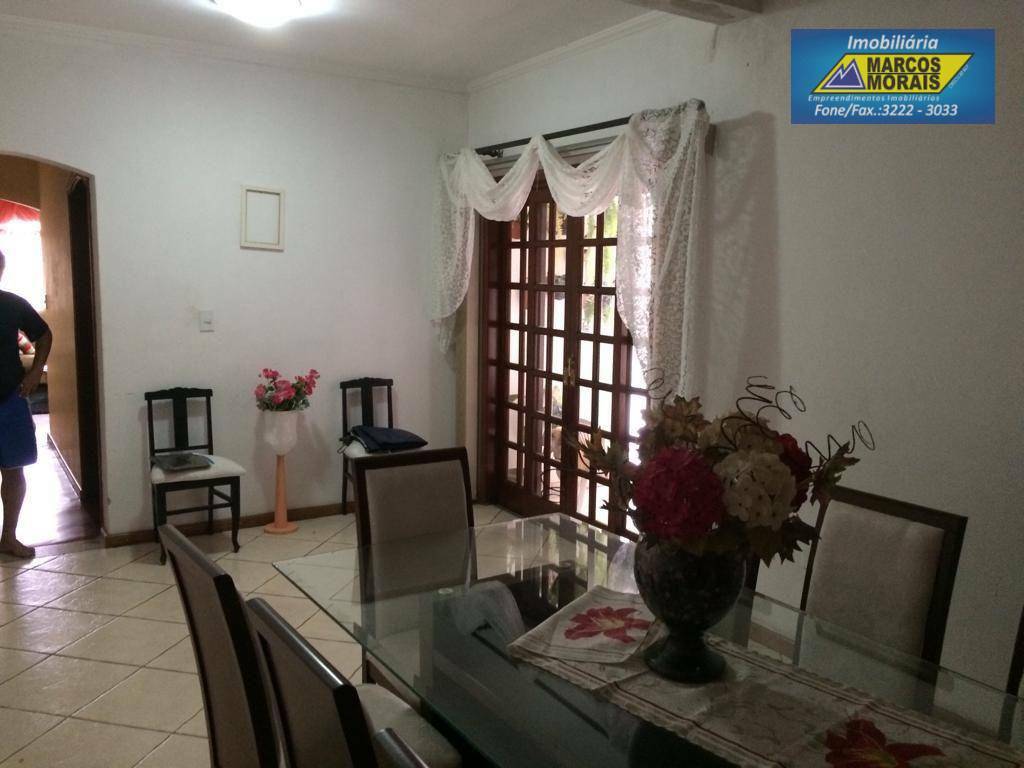 Casa à venda com 3 quartos, 209m² - Foto 4