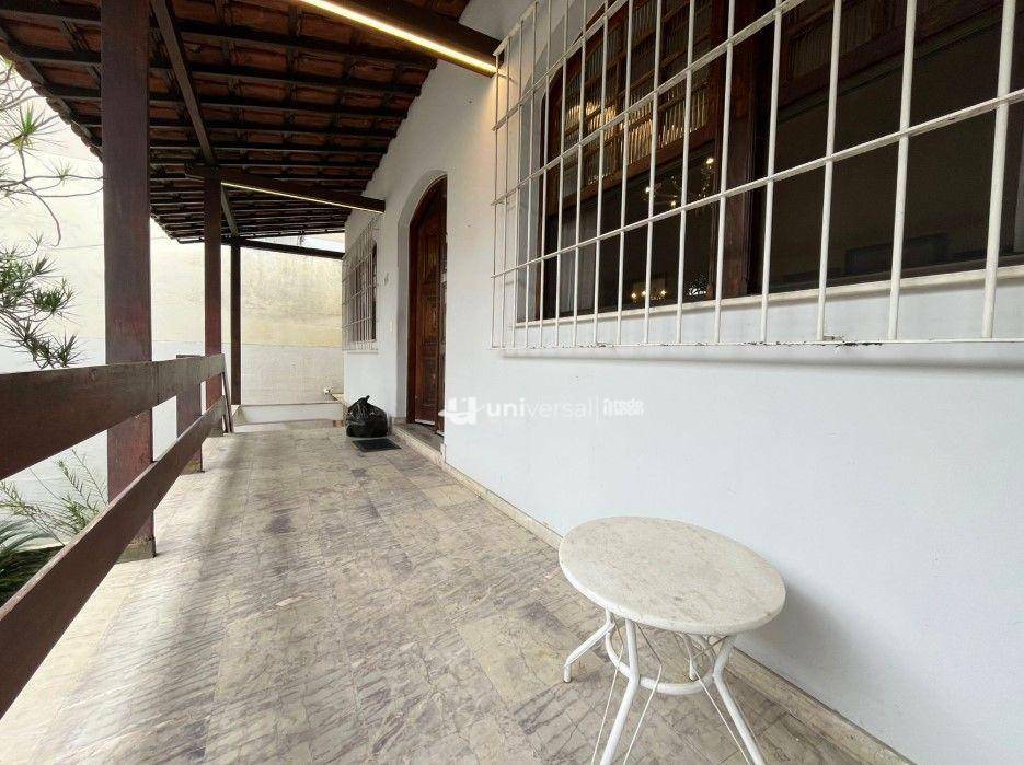 Casa para alugar com 5 quartos, 300m² - Foto 6