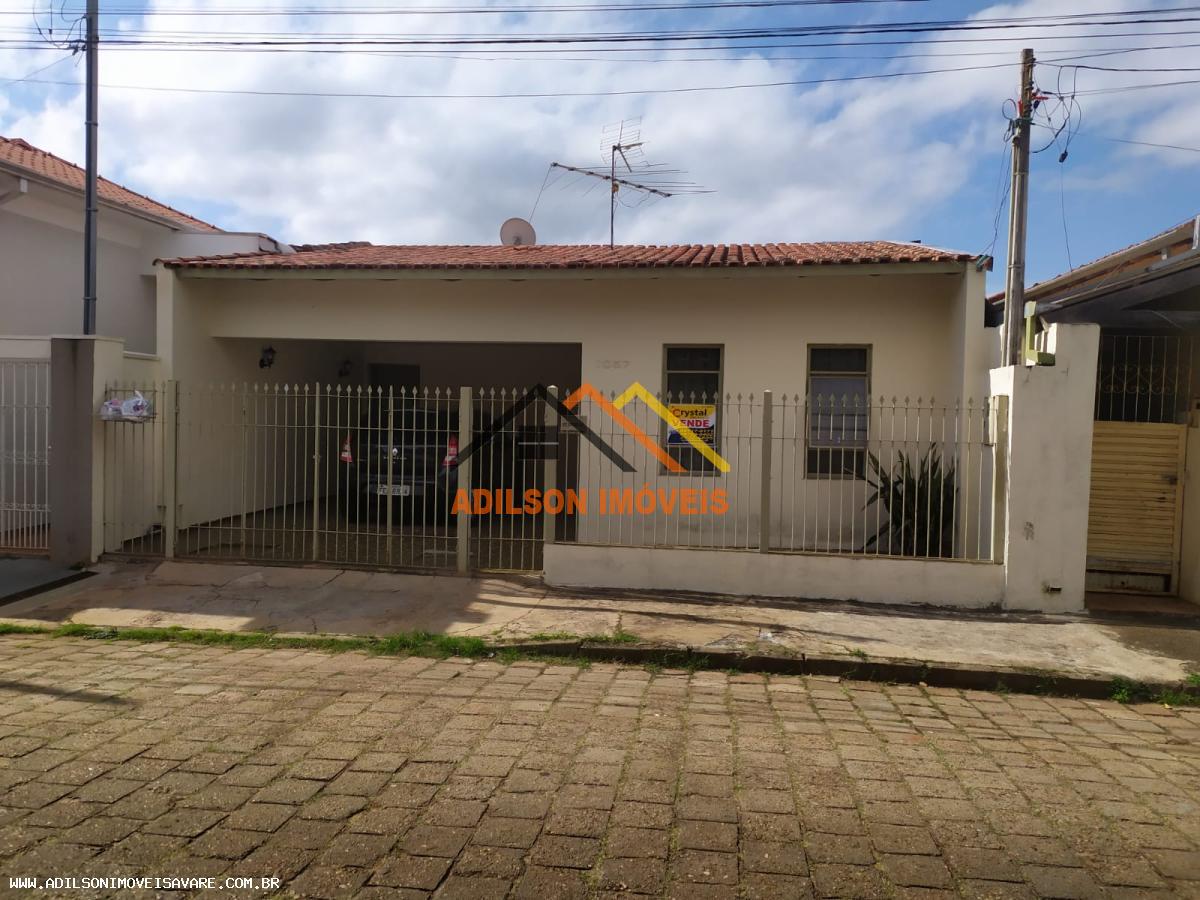 Casa à venda com 3 quartos, 201m² - Foto 1