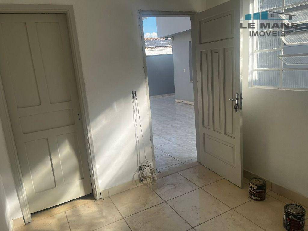 Casa para alugar com 3 quartos, 191m² - Foto 4