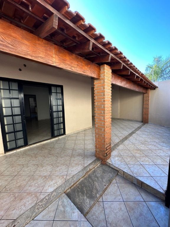 Casa à venda com 3 quartos, 373m² - Foto 2