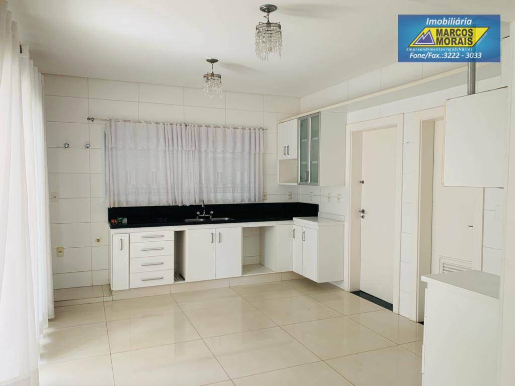 Casa de Condomínio para alugar com 4 quartos, 360m² - Foto 6