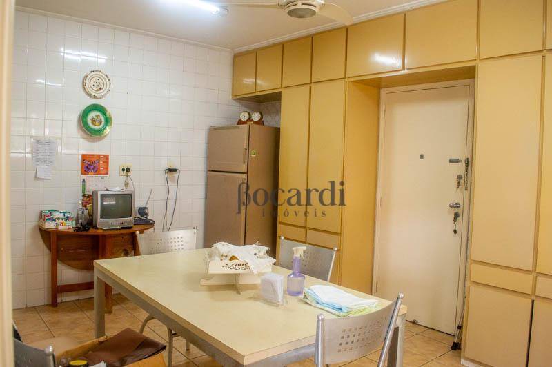 Apartamento à venda com 3 quartos, 130m² - Foto 19