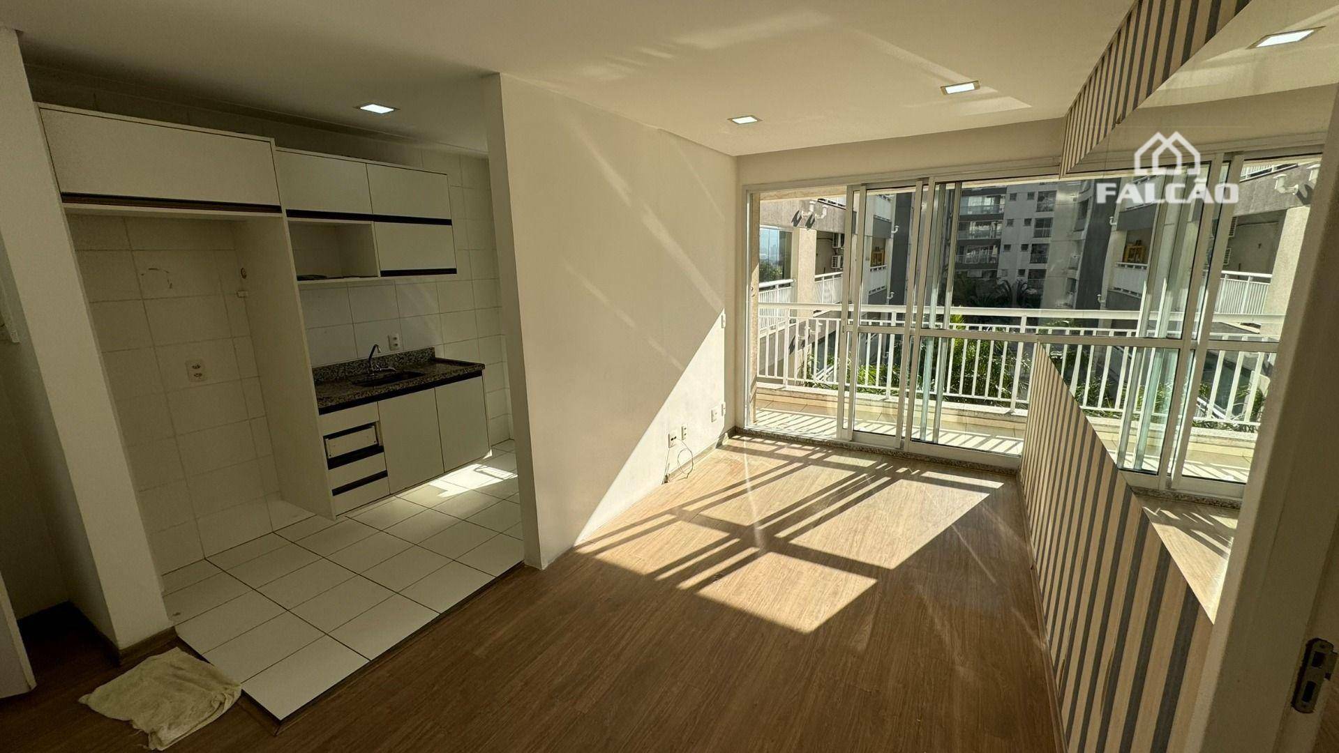 Apartamento à venda com 1 quarto, 50m² - Foto 2