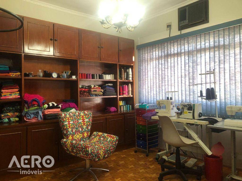 Casa à venda com 3 quartos, 251m² - Foto 7
