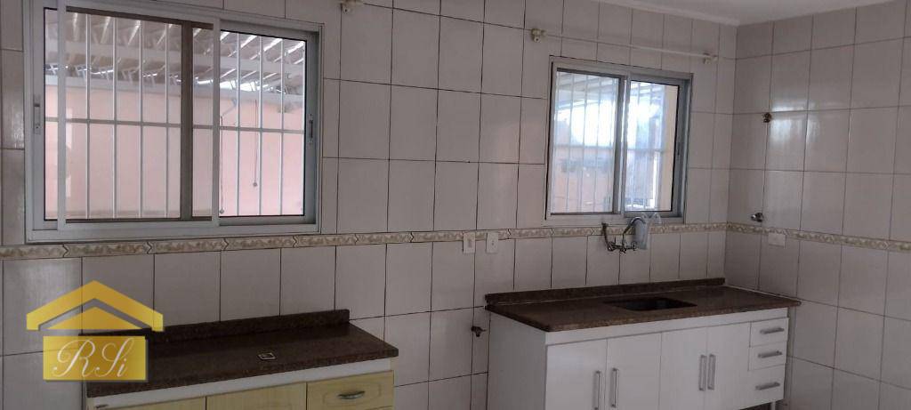 Sobrado à venda com 3 quartos, 200m² - Foto 4