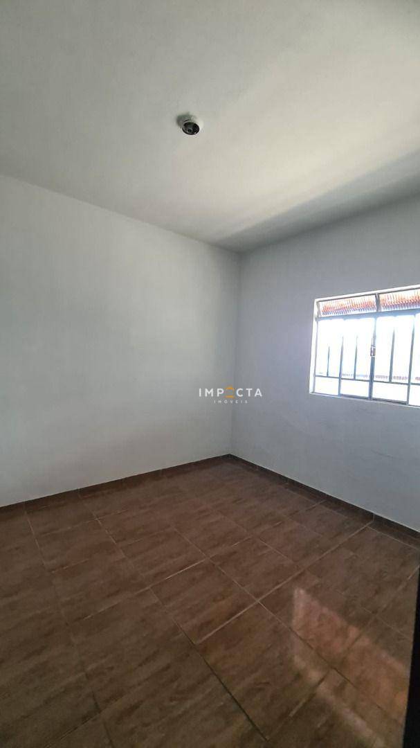 Casa à venda com 5 quartos, 174m² - Foto 4