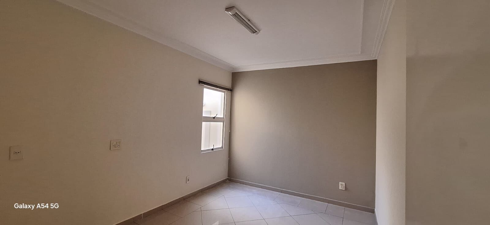 Casa à venda com 3 quartos, 221m² - Foto 1