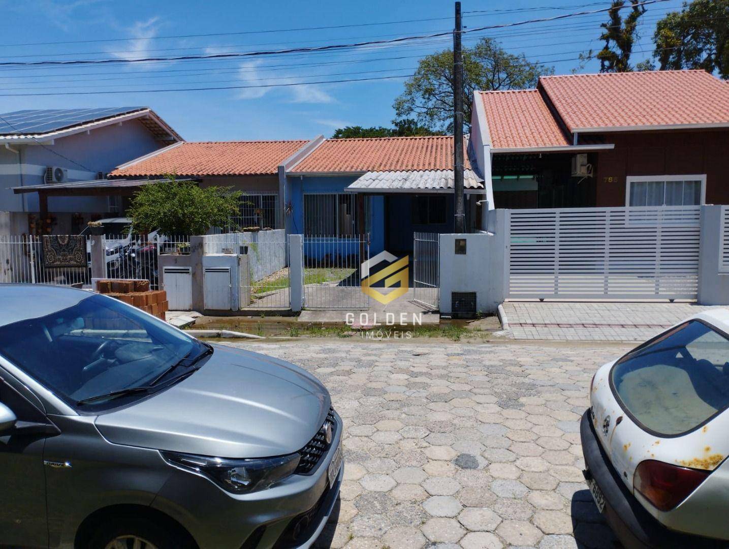 Casa à venda com 2 quartos, 69m² - Foto 2