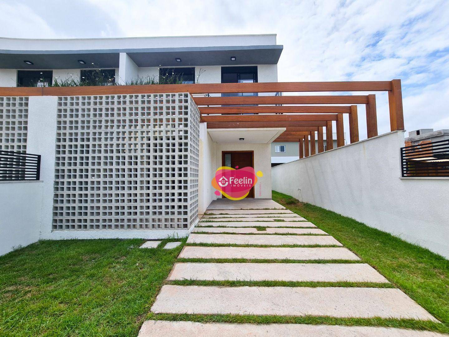 Casa à venda com 3 quartos, 177m² - Foto 1