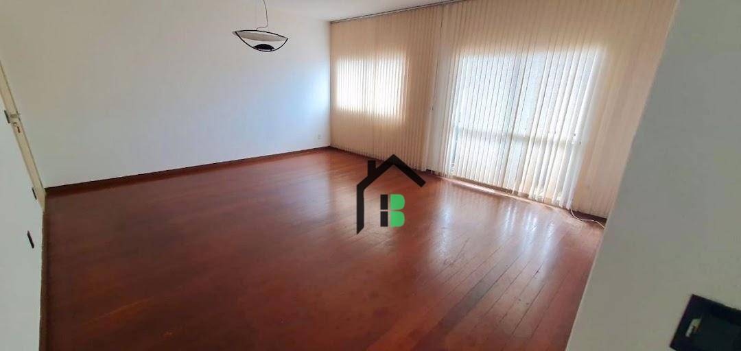 Apartamento à venda com 3 quartos, 140m² - Foto 1