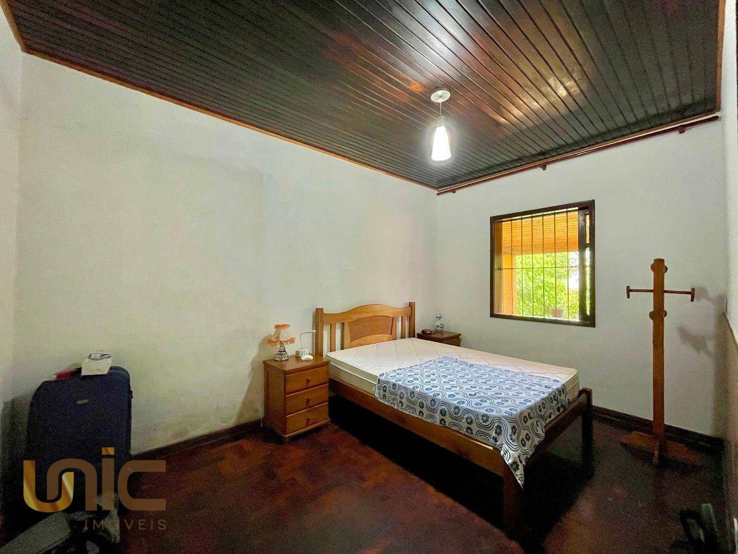 Casa à venda com 5 quartos, 157m² - Foto 8