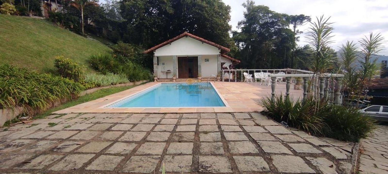 Casa à venda com 4 quartos, 215m² - Foto 2