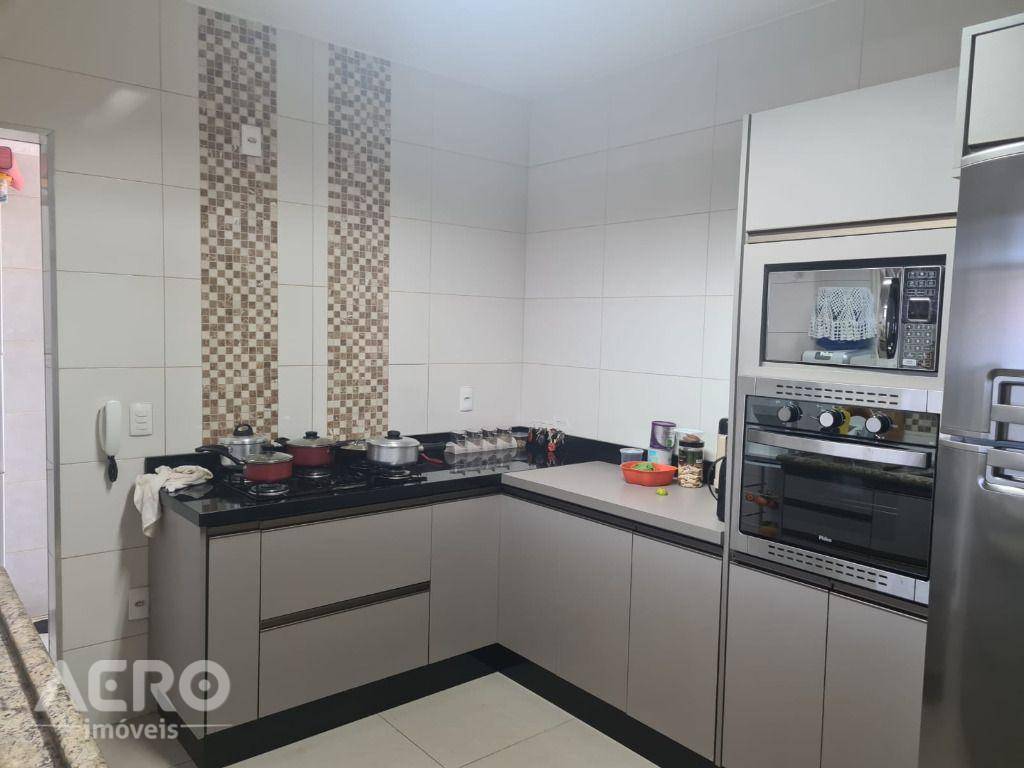 Casa à venda com 3 quartos, 190m² - Foto 6