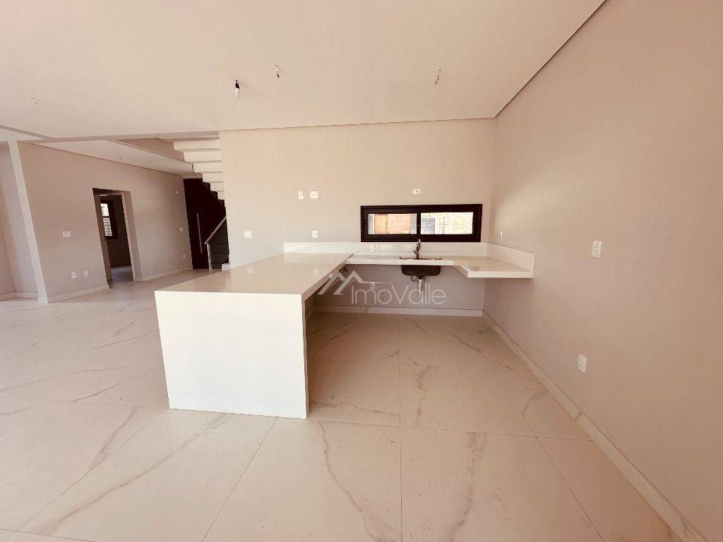 Casa de Condomínio à venda com 4 quartos, 354m² - Foto 3