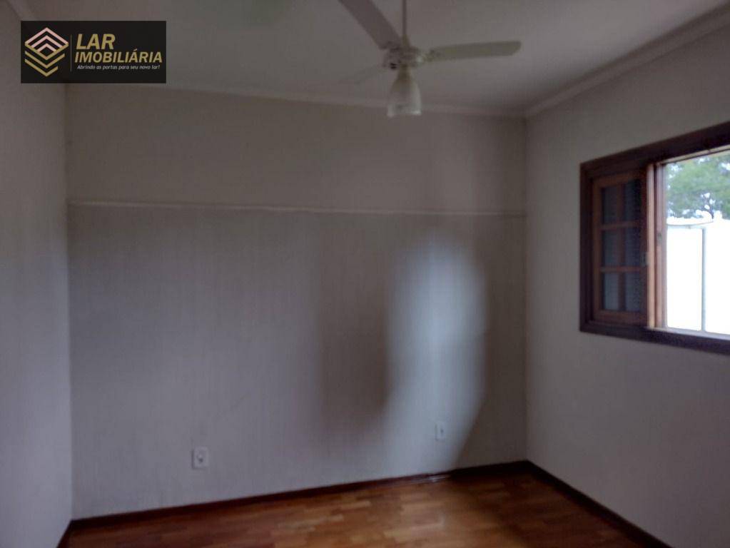 Casa para alugar com 3 quartos, 180m² - Foto 11