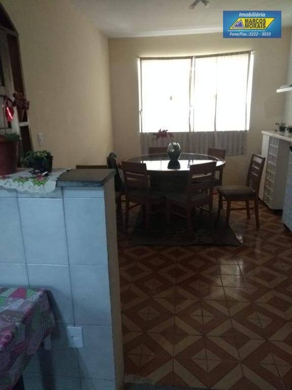 Casa à venda com 4 quartos, 296m² - Foto 11