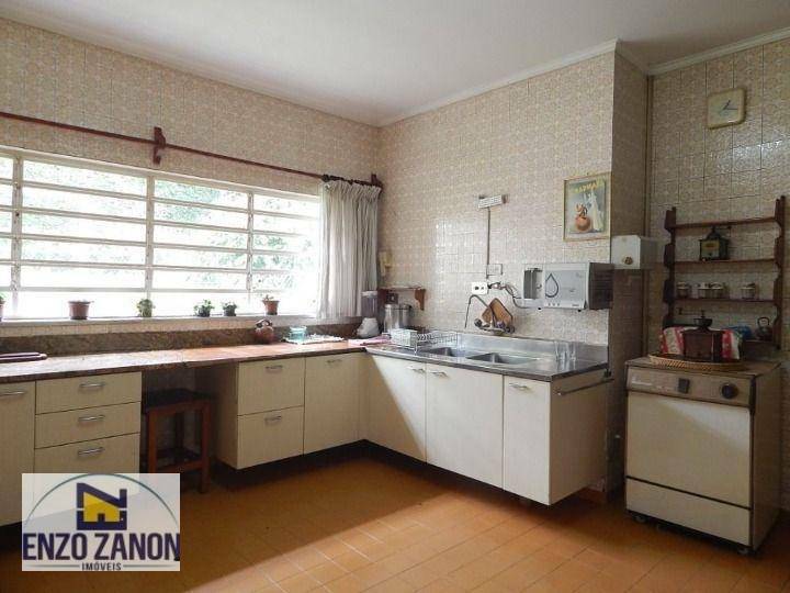 Casa à venda com 3 quartos, 330m² - Foto 2