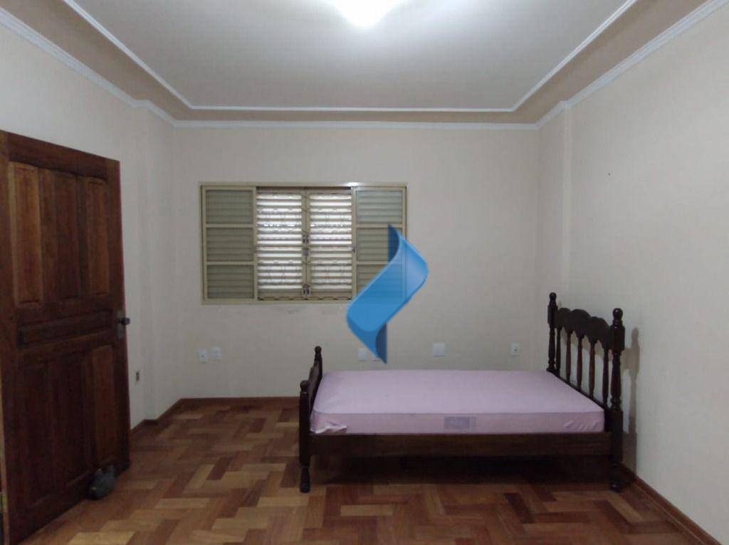 Casa à venda com 3 quartos, 250m² - Foto 9