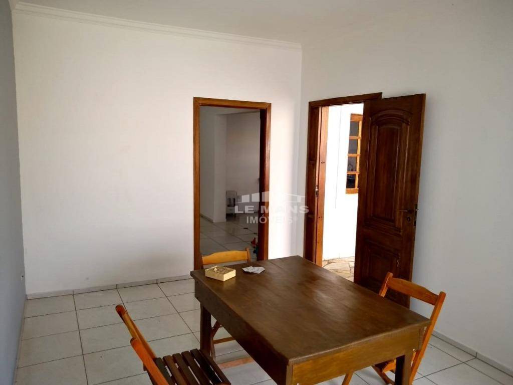 Casa à venda com 2 quartos, 180m² - Foto 7