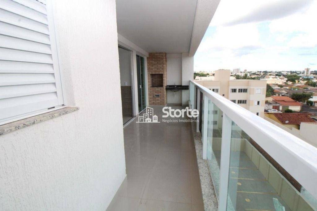 Apartamento à venda com 3 quartos, 116m² - Foto 3