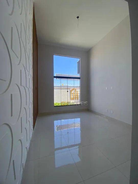 Casa à venda com 3 quartos, 220m² - Foto 2