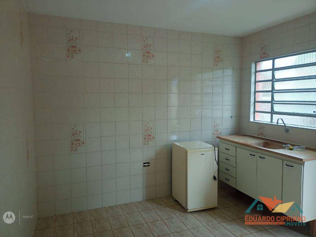 Casa para alugar com 2 quartos, 80m² - Foto 4