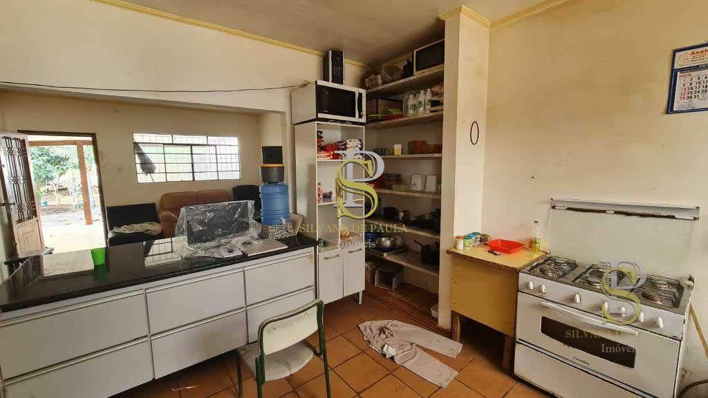 Chácara à venda com 2 quartos, 196m² - Foto 12