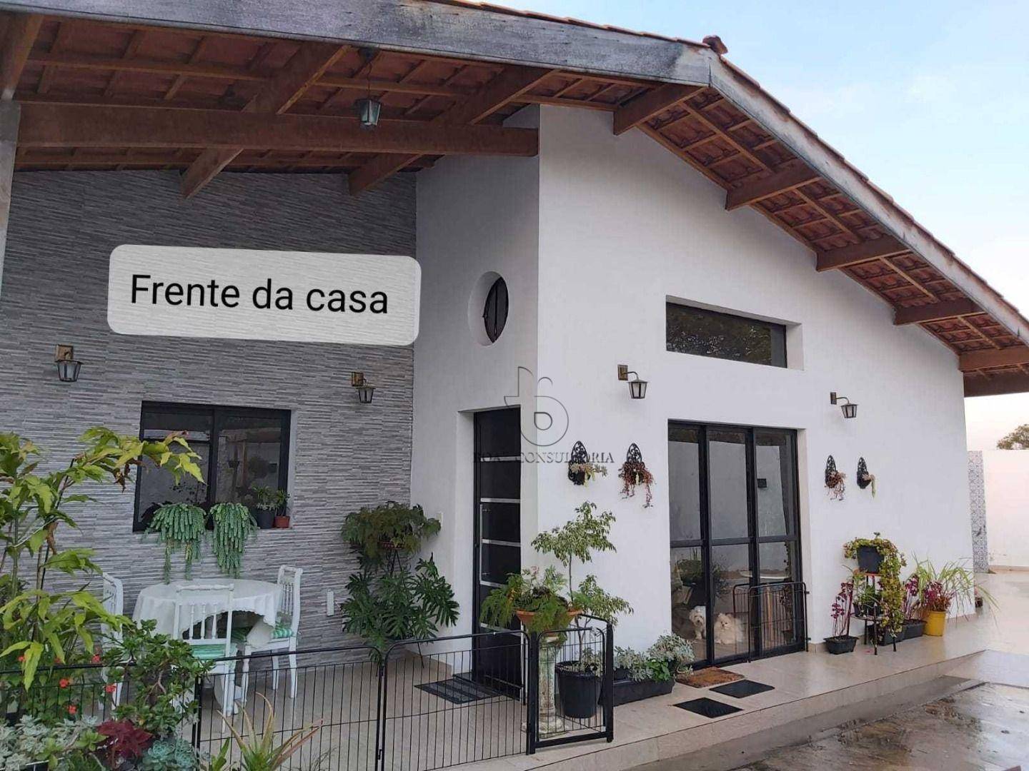 Casa à venda com 3 quartos, 234m² - Foto 1