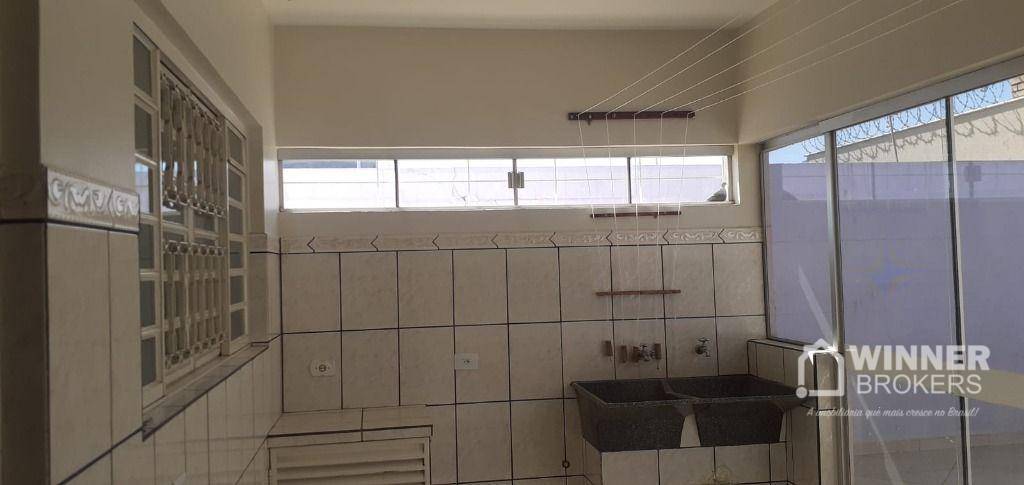 Casa à venda com 5 quartos, 220m² - Foto 12