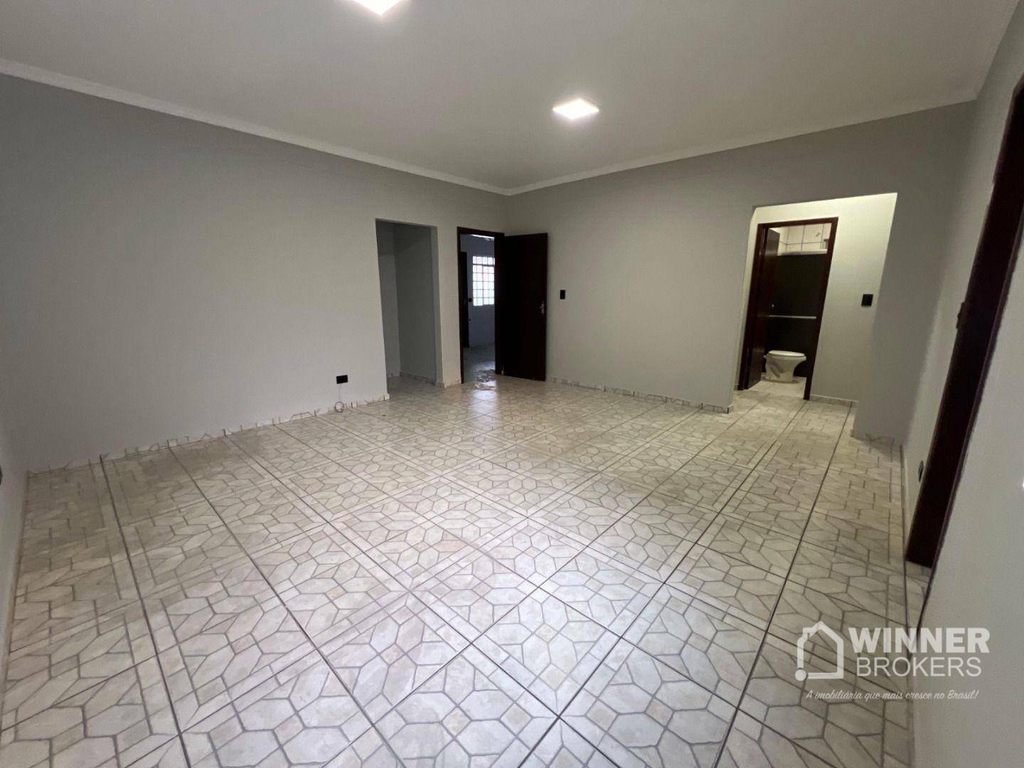 Casa para alugar com 3 quartos, 240m² - Foto 2