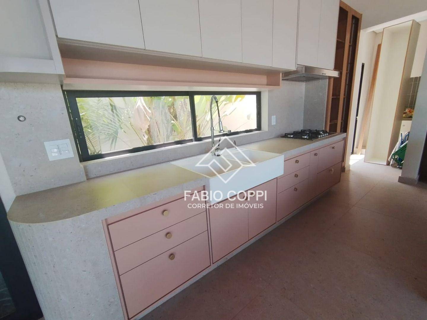 Casa de Condomínio à venda com 3 quartos, 215m² - Foto 2