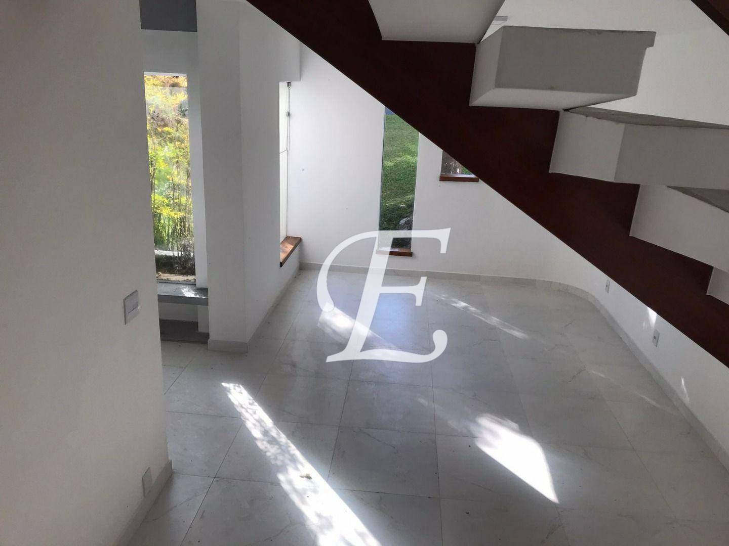 Casa de Condomínio para alugar com 4 quartos, 342m² - Foto 8