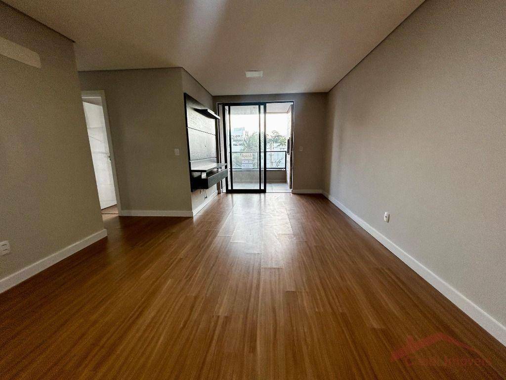 Apartamento para alugar com 3 quartos, 77m² - Foto 3