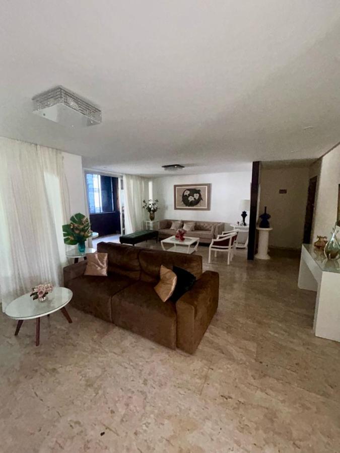 Apartamento à venda com 4 quartos, 200m² - Foto 2