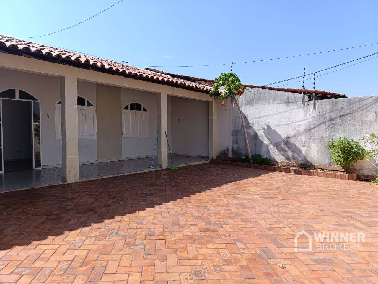 Casa à venda com 4 quartos, 214m² - Foto 1