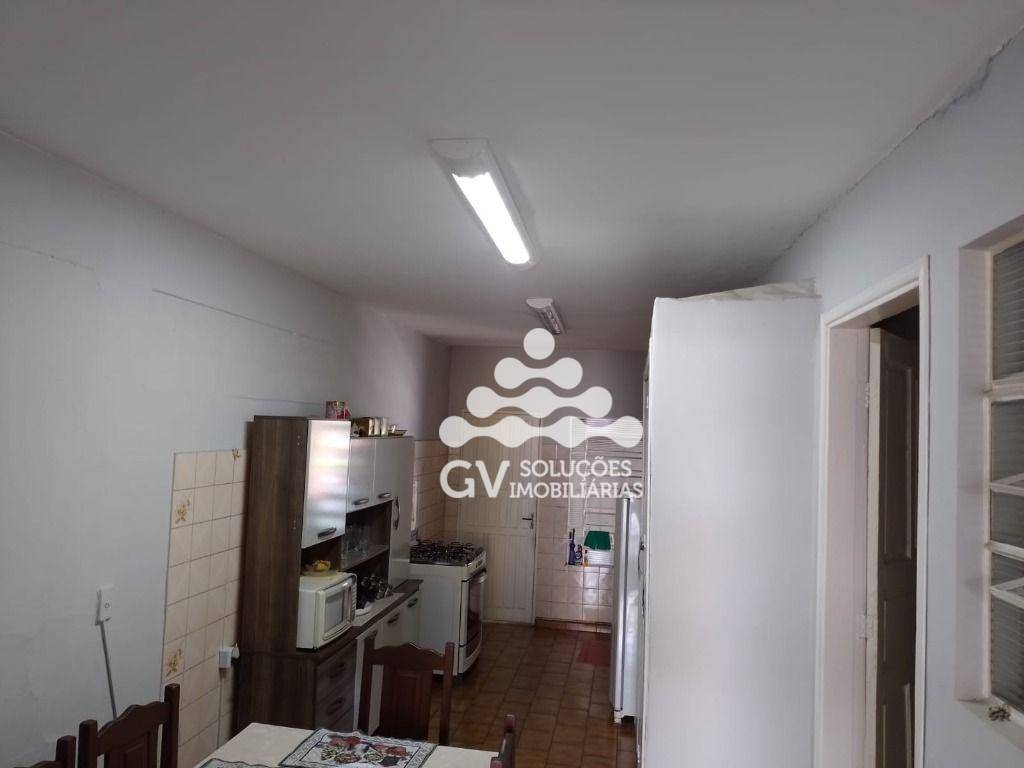 Casa à venda com 4 quartos, 130m² - Foto 13