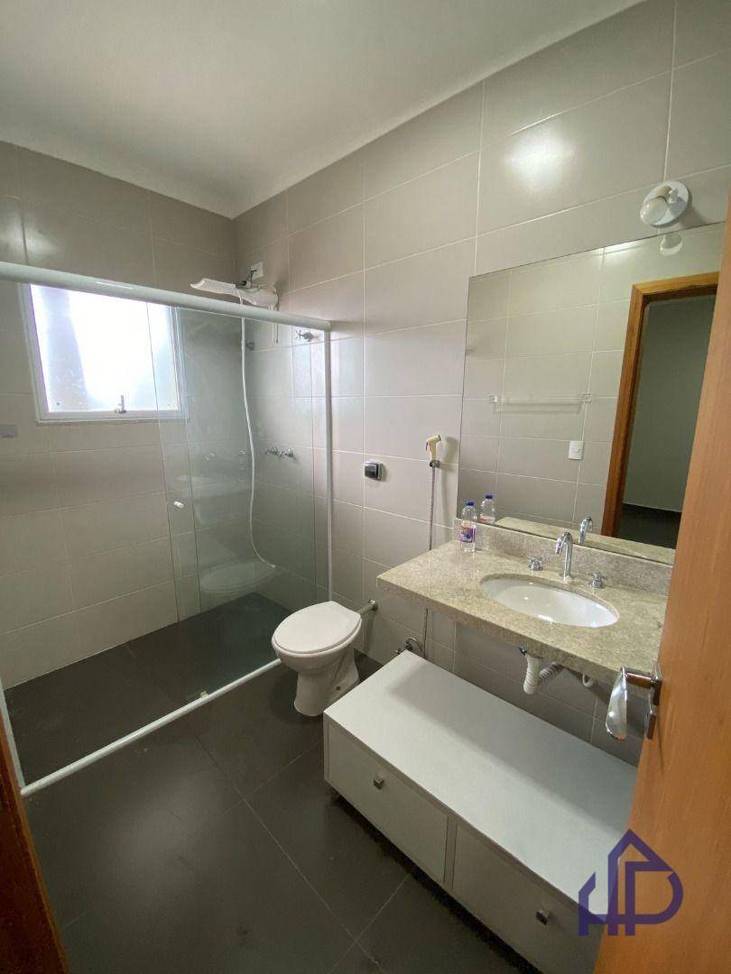 Casa para alugar com 3 quartos, 248m² - Foto 33