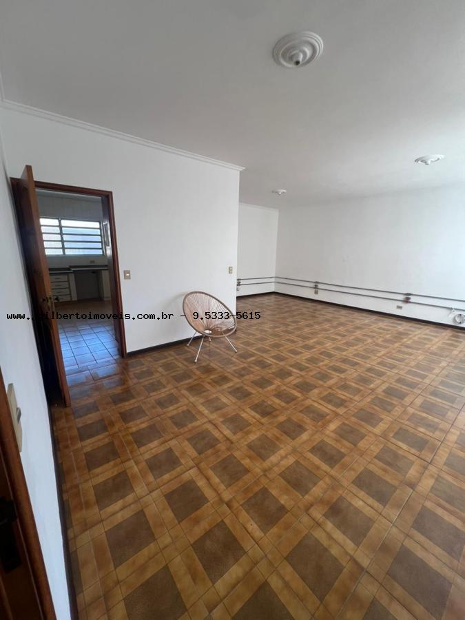 Casa à venda com 3 quartos, 200m² - Foto 3